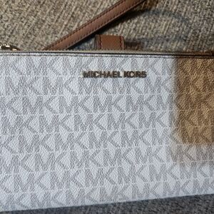 Wristlet phone case